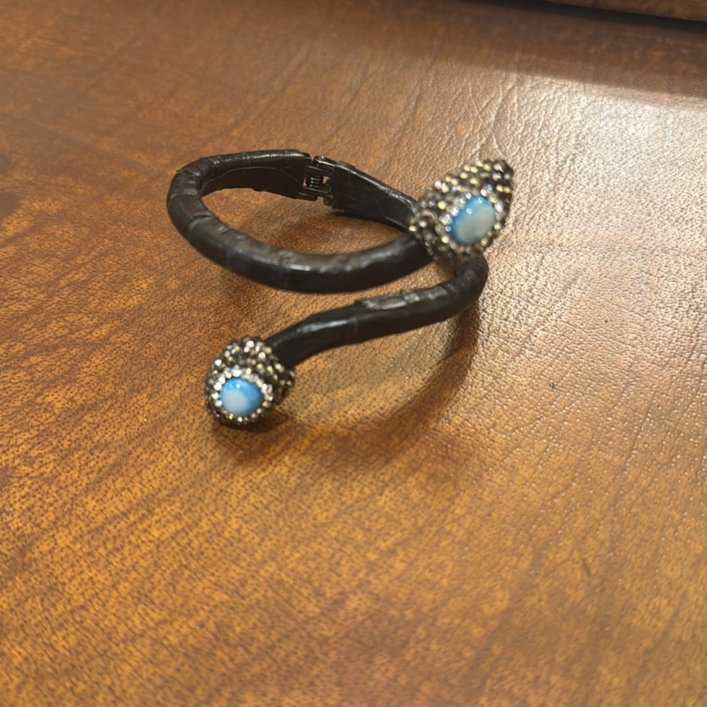 Elegant Black and Blue Stone Bracelet- fits up to size 17.5cm - Picture 3 of 3